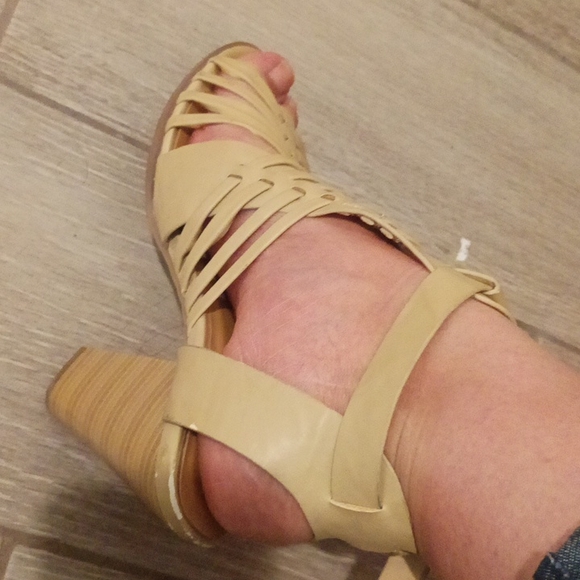 D heels - Picture 9 of 9